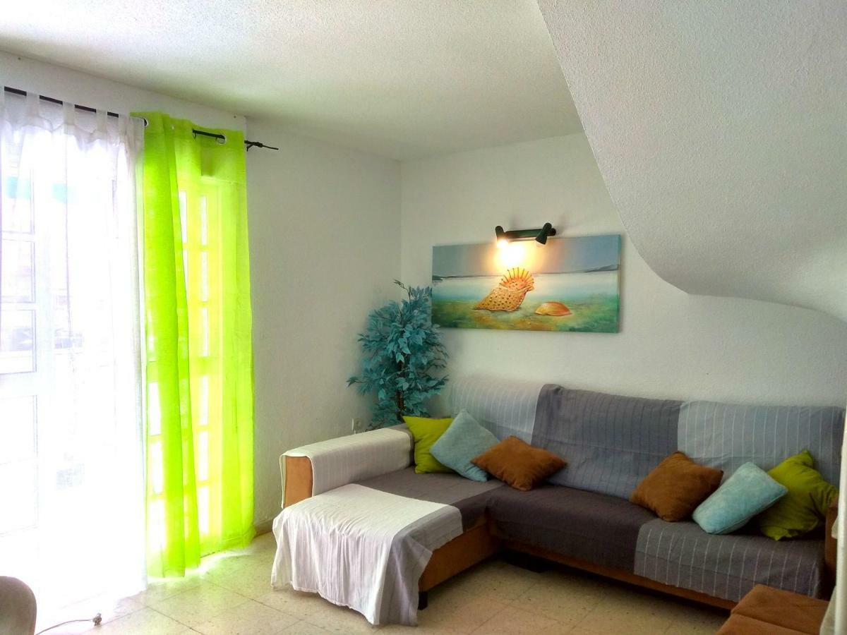 Playa La Cala In Front Of The Beach Free Parking 말라가 외부 사진