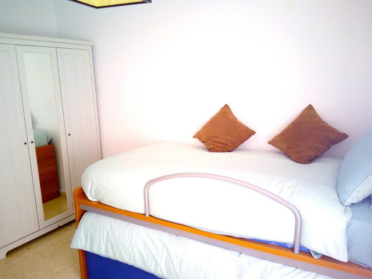 Playa La Cala In Front Of The Beach Free Parking 말라가 외부 사진