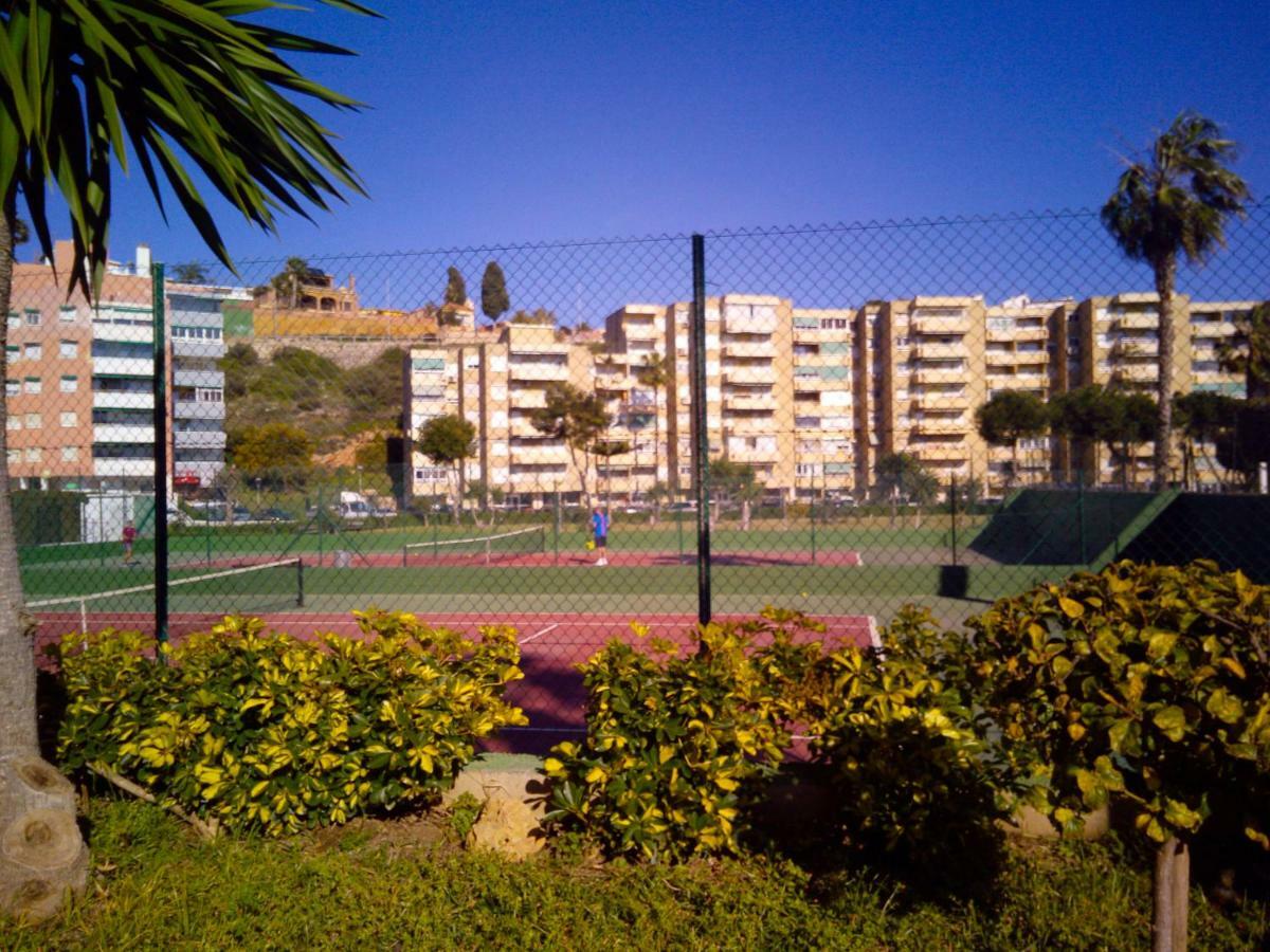 Playa La Cala In Front Of The Beach Free Parking 말라가 외부 사진