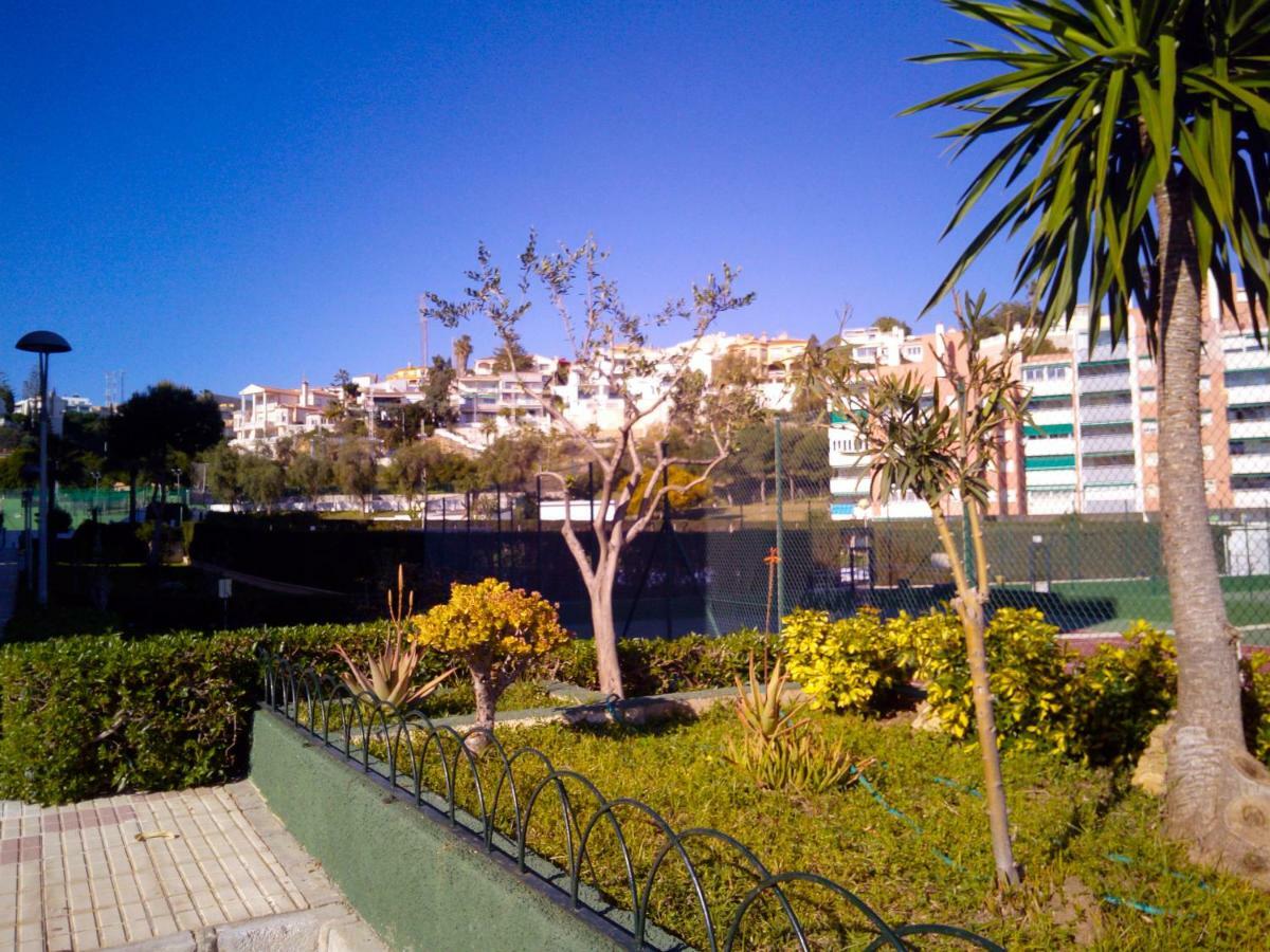 Playa La Cala In Front Of The Beach Free Parking 말라가 외부 사진