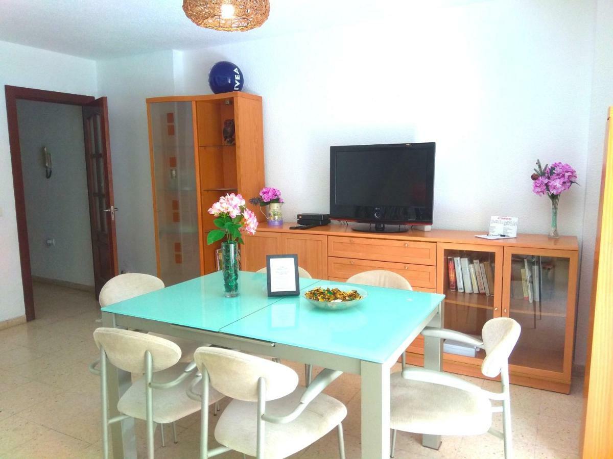 Playa La Cala In Front Of The Beach Free Parking 말라가 외부 사진